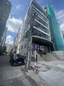 Cho thuê toà nhà góc 2MT #679 Điện Biên Phủ