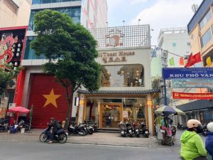 Cho thuê nhà góc 2MT 2A Cao Thắng Quận 3